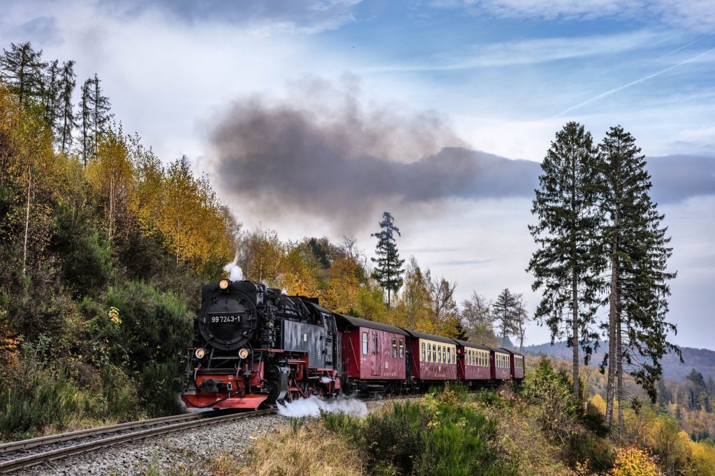 steam-locomotive-2926525_192006